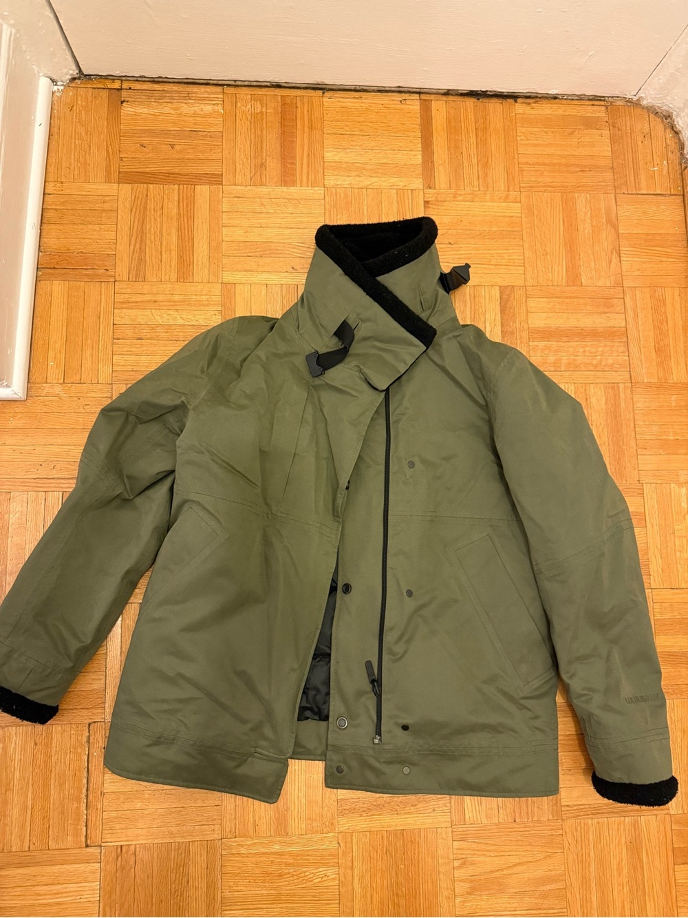 Lululemon Women’s Reversible Olive Green & Black Insulated Jacket